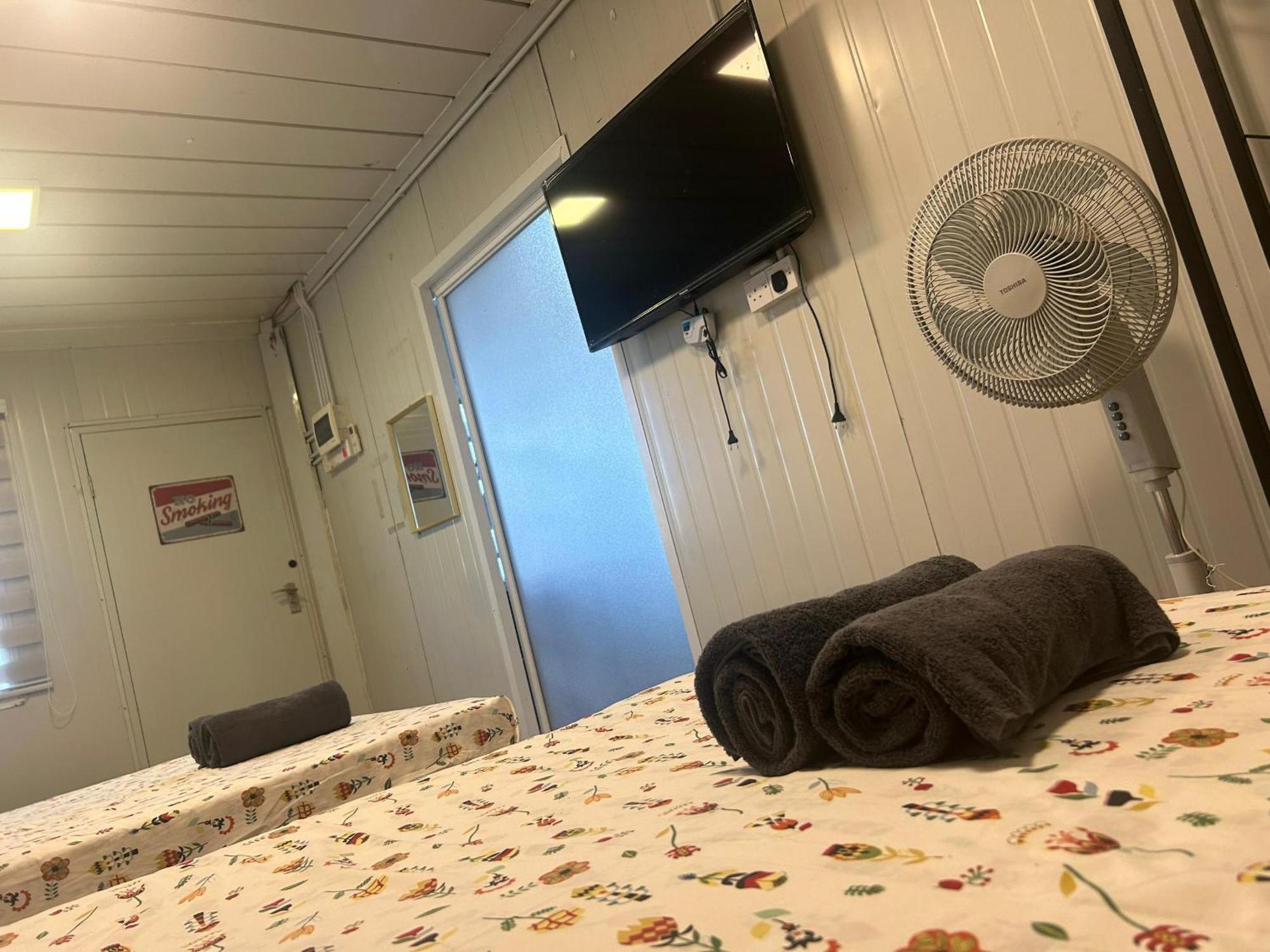 Merdeka Guest House 2 กูชิง ภายนอก รูปภาพ