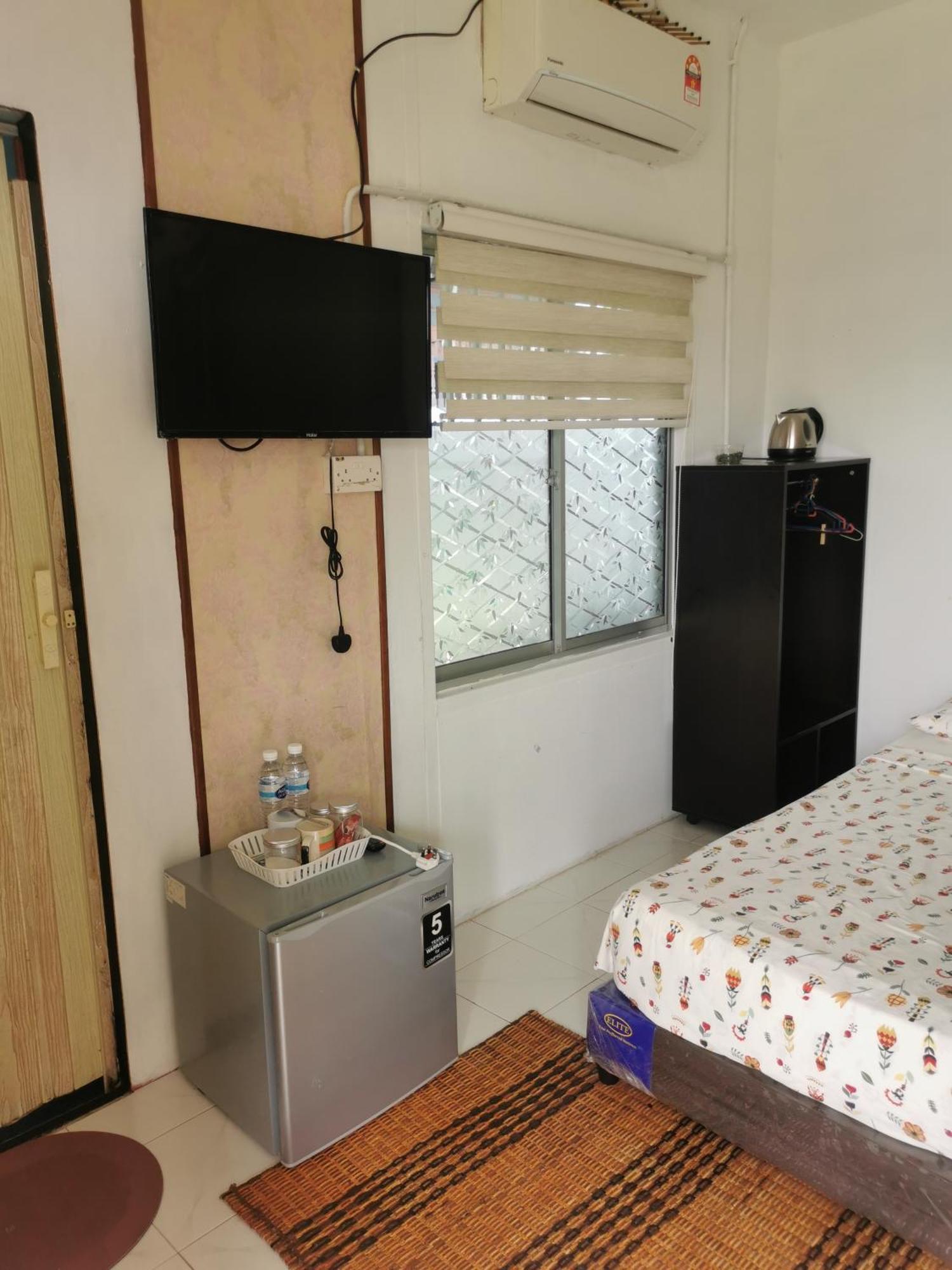 Merdeka Guest House 2 กูชิง ภายนอก รูปภาพ