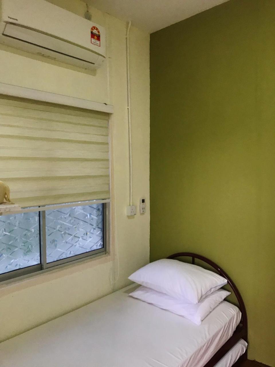 Merdeka Guest House 2 กูชิง ภายนอก รูปภาพ