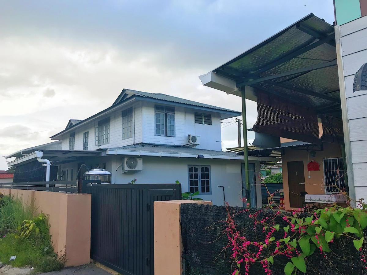Merdeka Guest House 2 กูชิง ภายนอก รูปภาพ