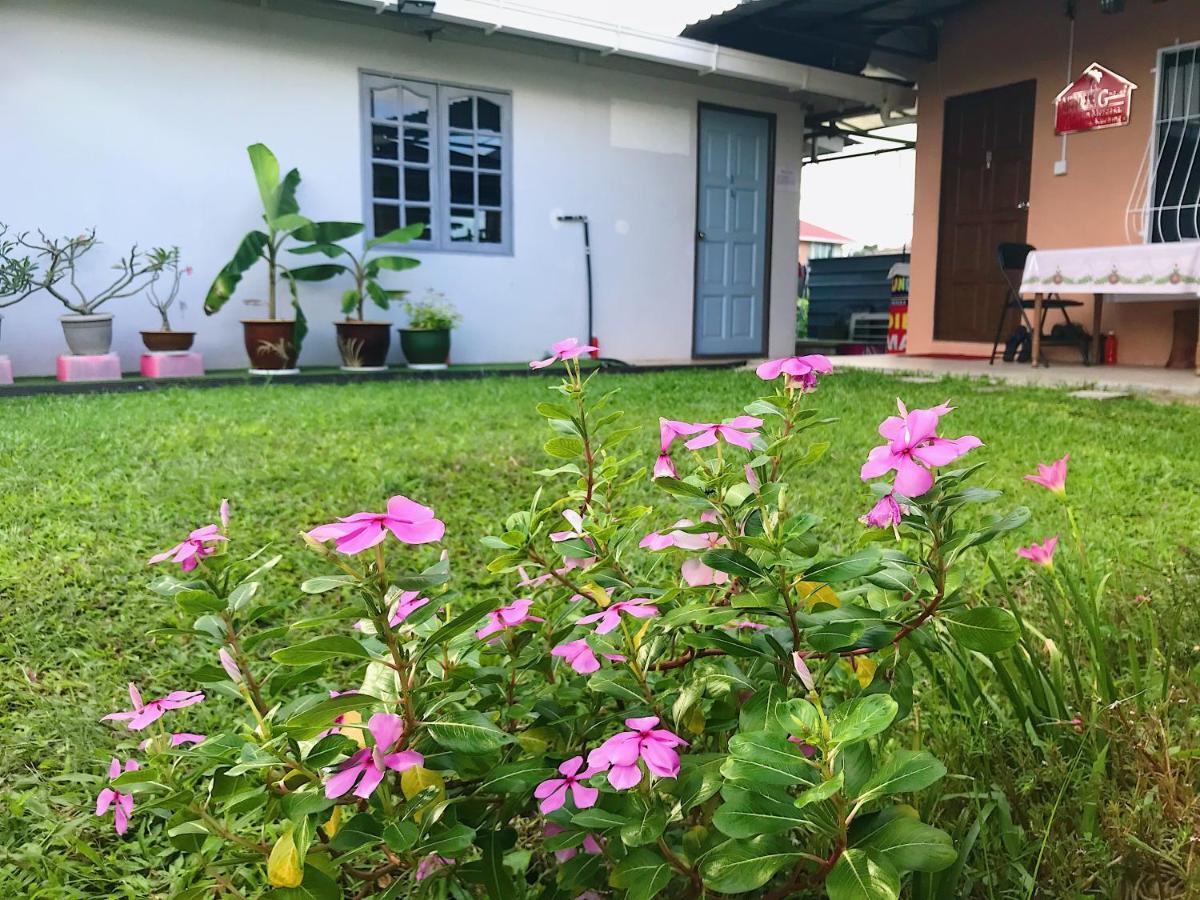 Merdeka Guest House 2 กูชิง ภายนอก รูปภาพ